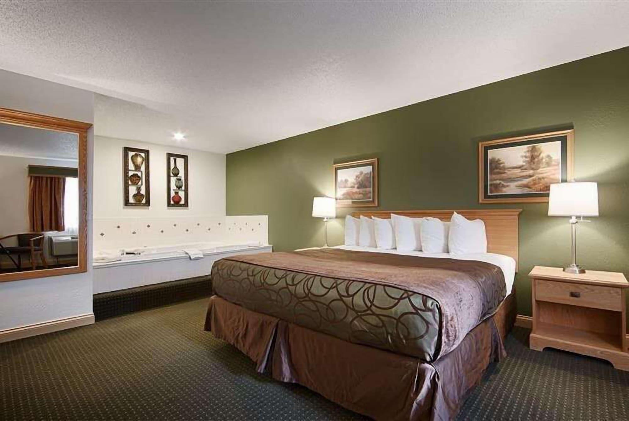Baymont By Wyndham Robinson Hotel Exterior foto
