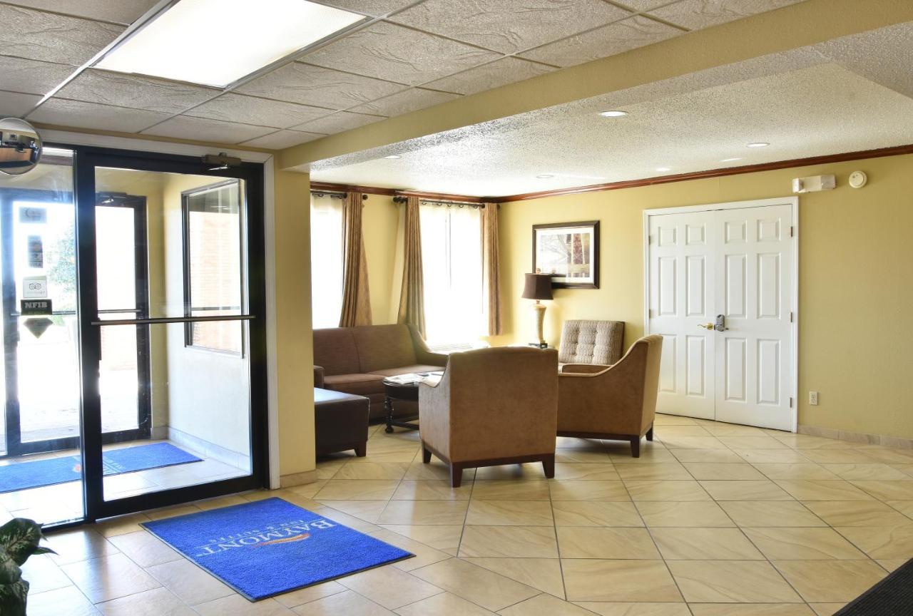 Baymont By Wyndham Robinson Hotel Exterior foto